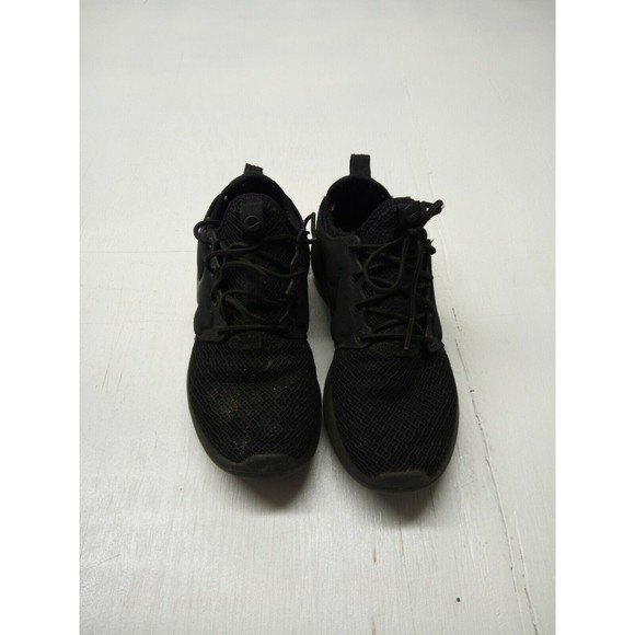 Nike Roshe Two Triple Black Women's Size US 7 Shoes ~ 844931-010 - Picture 1 of 5